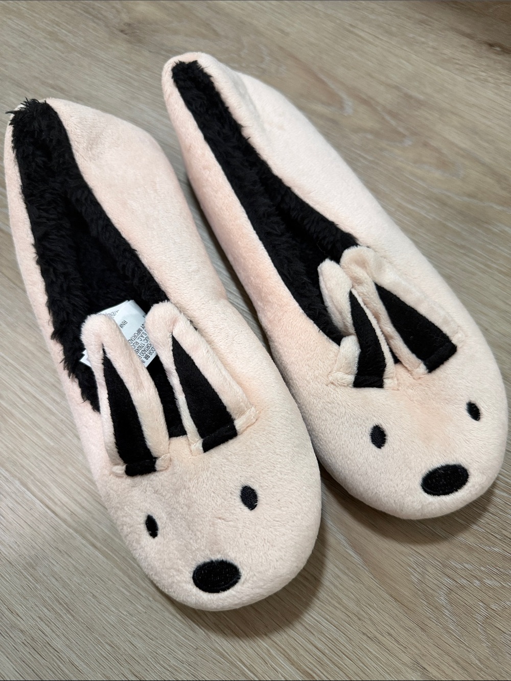 Forever 21 Plush Pink Bunny Slippers with Black Accents Size M 245—250